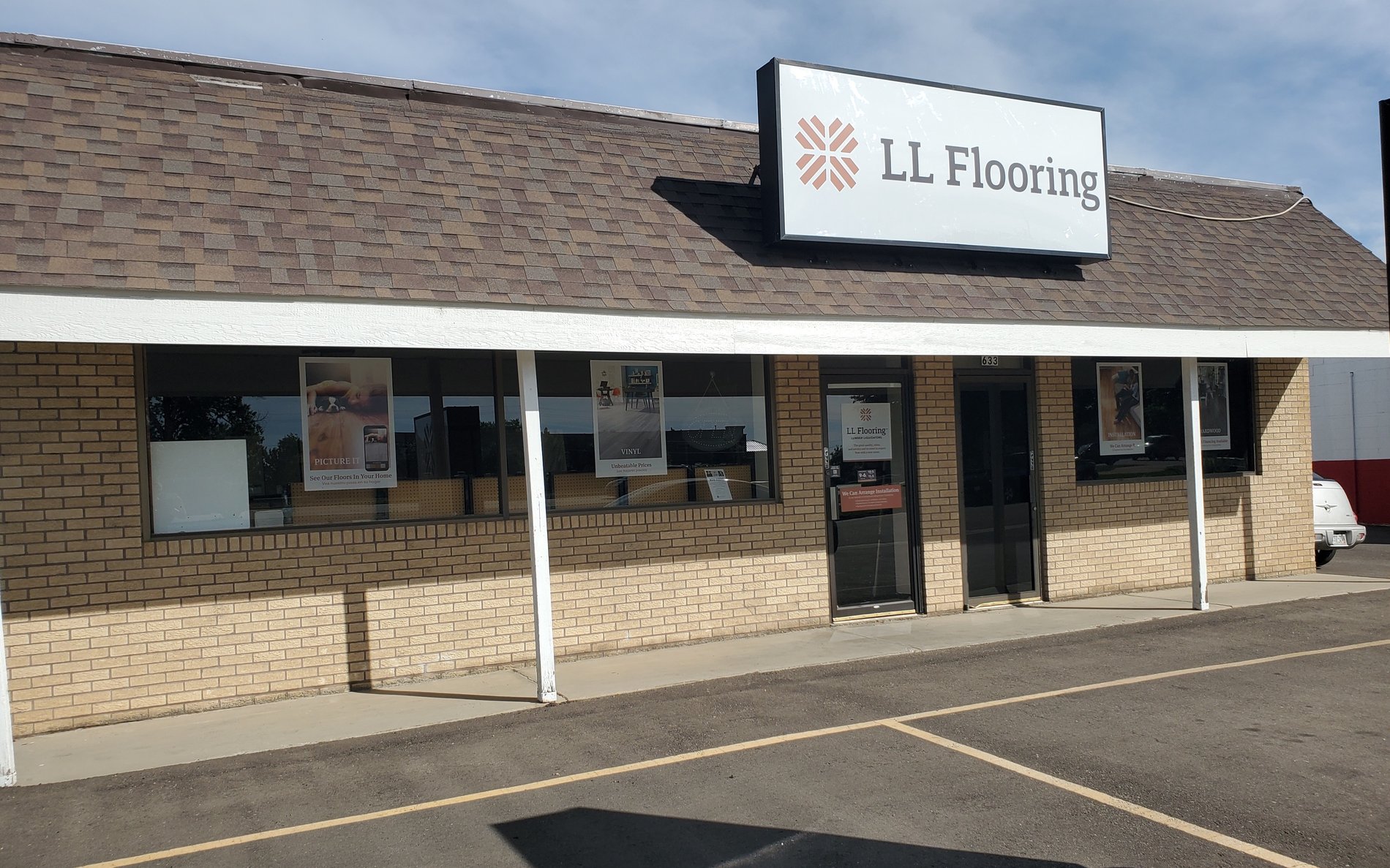 LL Flooring #1127 Longmont | 633 Frontage Road | Storefront