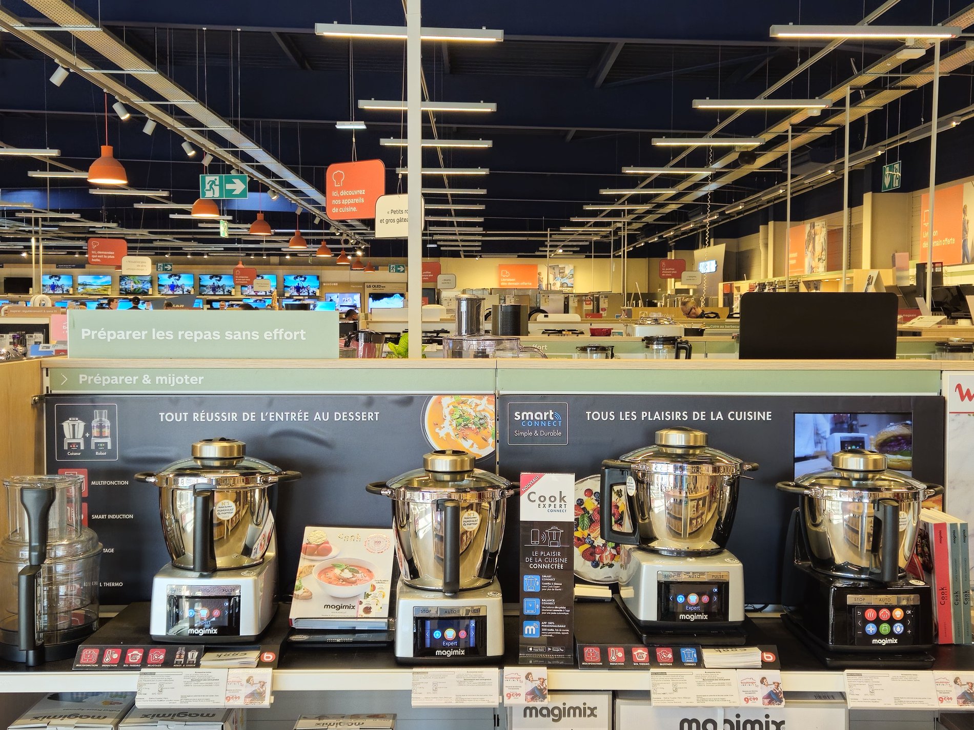 Découvrez la gamme Magimix chez Boulanger Alès : robots multifonctions, Cook Expert, Juice Expert, machines à pain, Gelato Expert, et plus encore, pour une cuisine innovante et pratique.