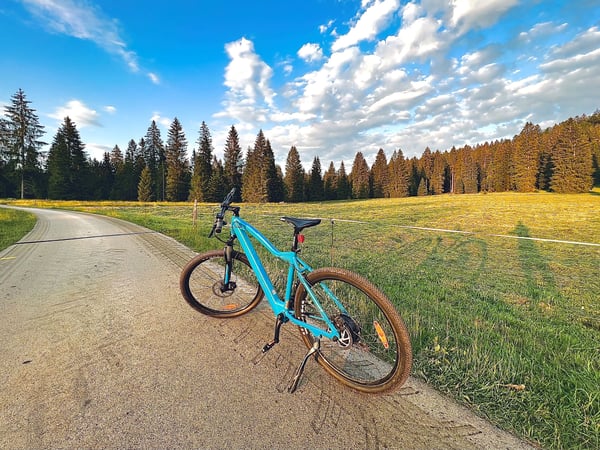 Découvre la région du Val de Travers en vélo électrique