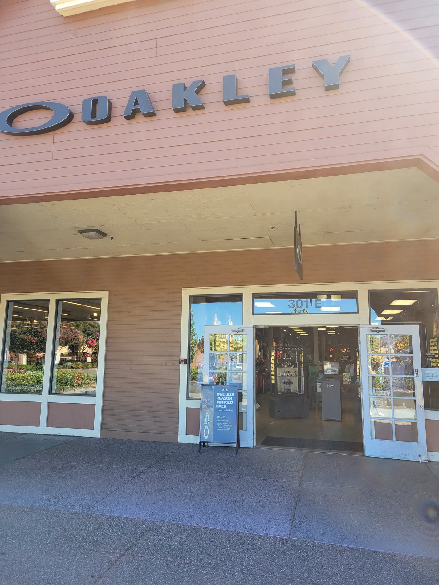 Descubrir 77+ imagen oakley vacaville