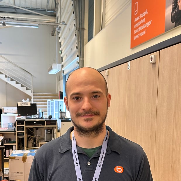 Sacha, Conseiller Service Client