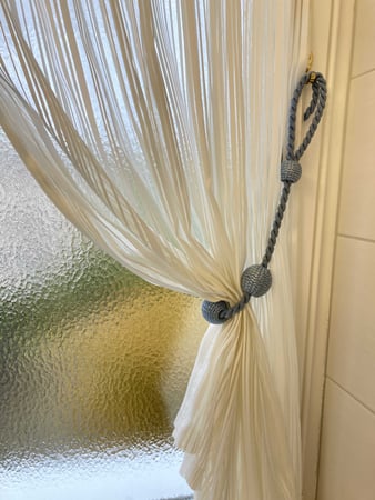 Badezimmervorhang mit Posamenten