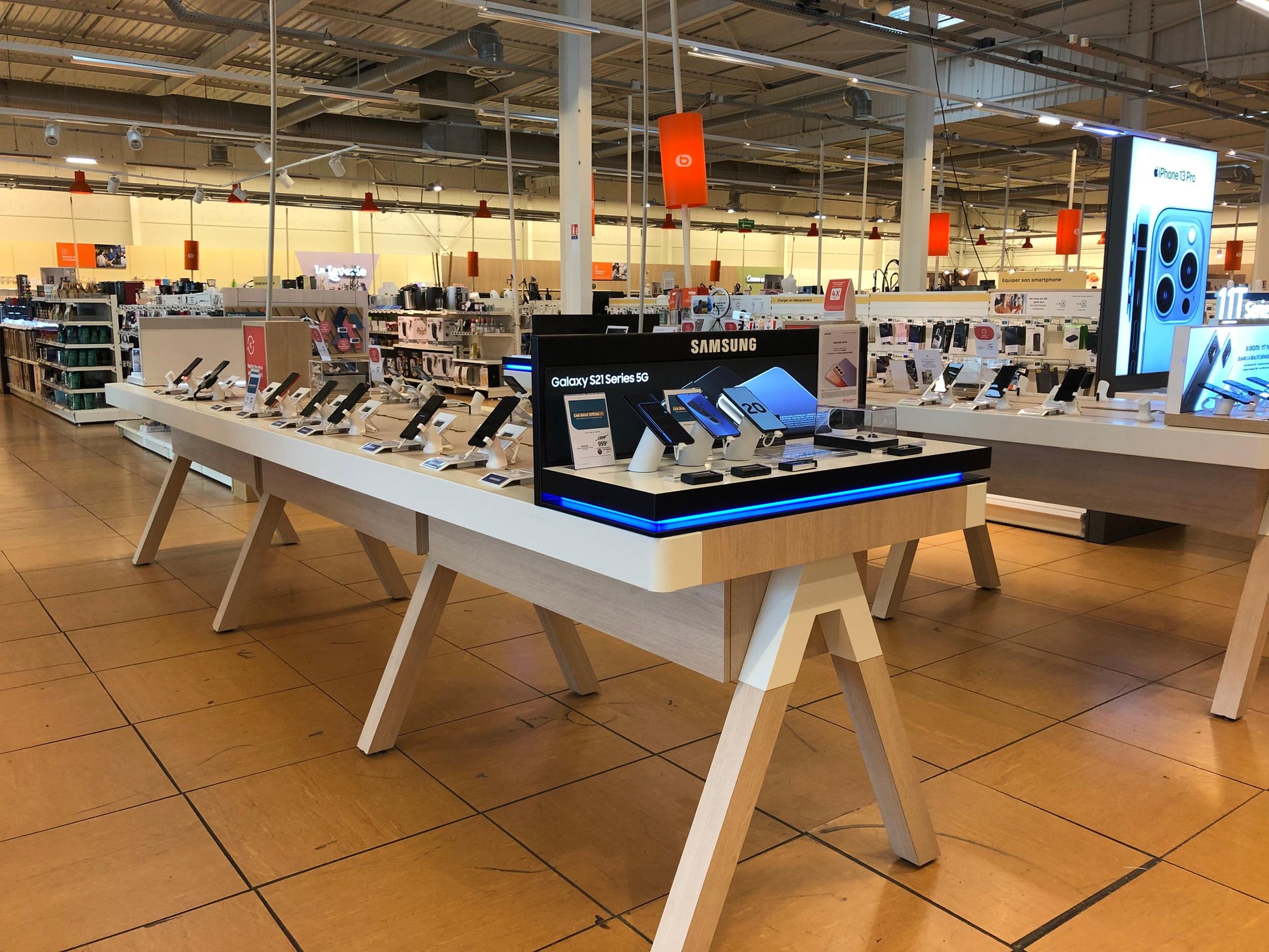 Samsung, xiaomi, essentiel b, oppo sont présent dans votre magasin Boulanger Metz Augny
