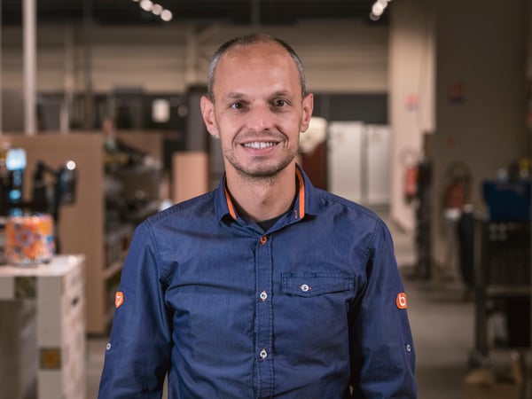 Christophe vendeur multimédia du magasin Boulanger Toulouse Colomiers