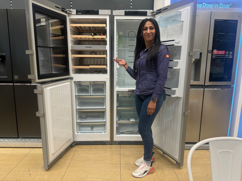Besoin de conseils sur un produit de la marque Liebherr, comme les réfrigérateurs, congélateurs ou encore les caves à vin ? Retrouvez Nadia, l'experte Liebherr de votre magasin Boulanger Avignon Le Pontet.