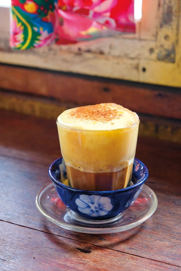 看板メニューの「3Tエッグコーヒー」5万5000VND
