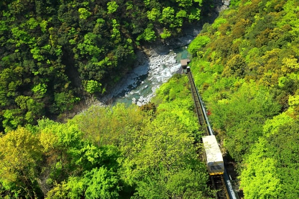 ケーブルカーで行く谷底の露天風呂、祖谷の秘境で自然に溶け込む【徳島県　和の宿 ホテル祖谷温泉】 | JTBスタッフのおすすめ旅記事&ブログ