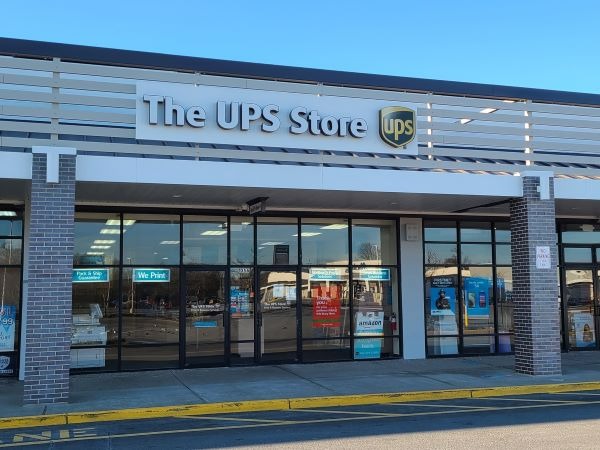 Storefront of The UPS Store in Parlin, NJ