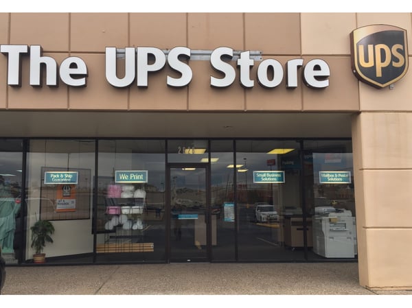 Facade of The UPS Store Brenham