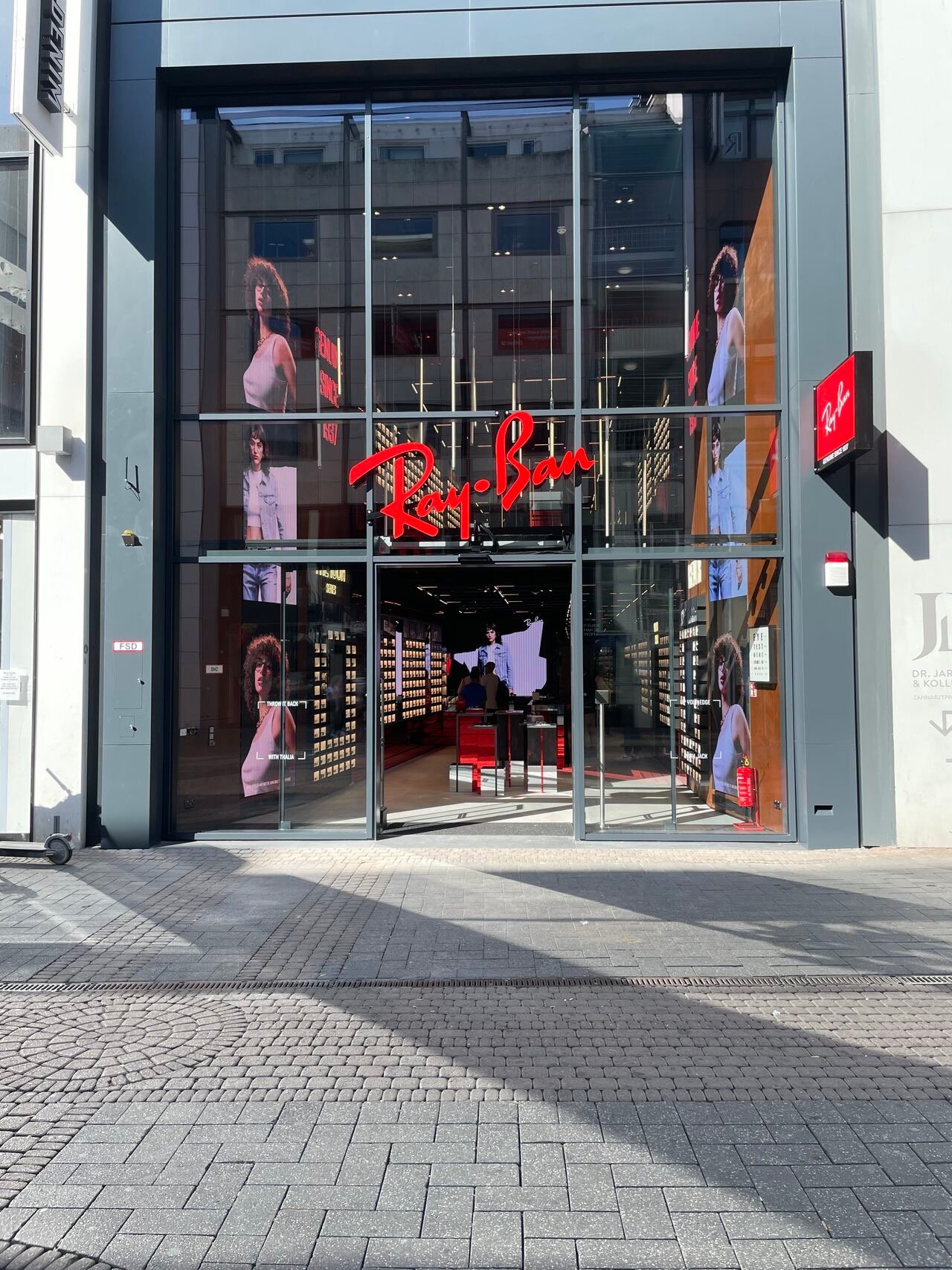 schandaal bad intelligentie Ray-Ban Locations in Germany