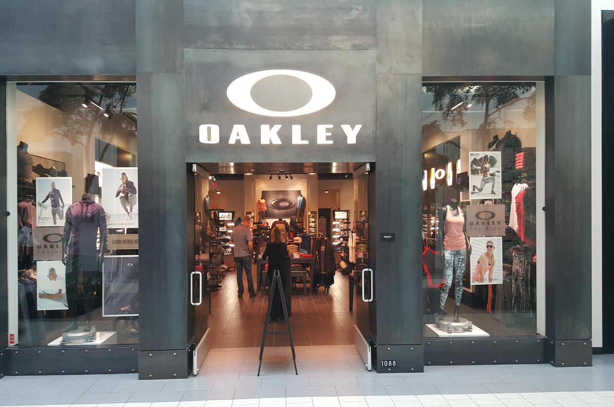 Oakley Store in 1689 Arden Way 