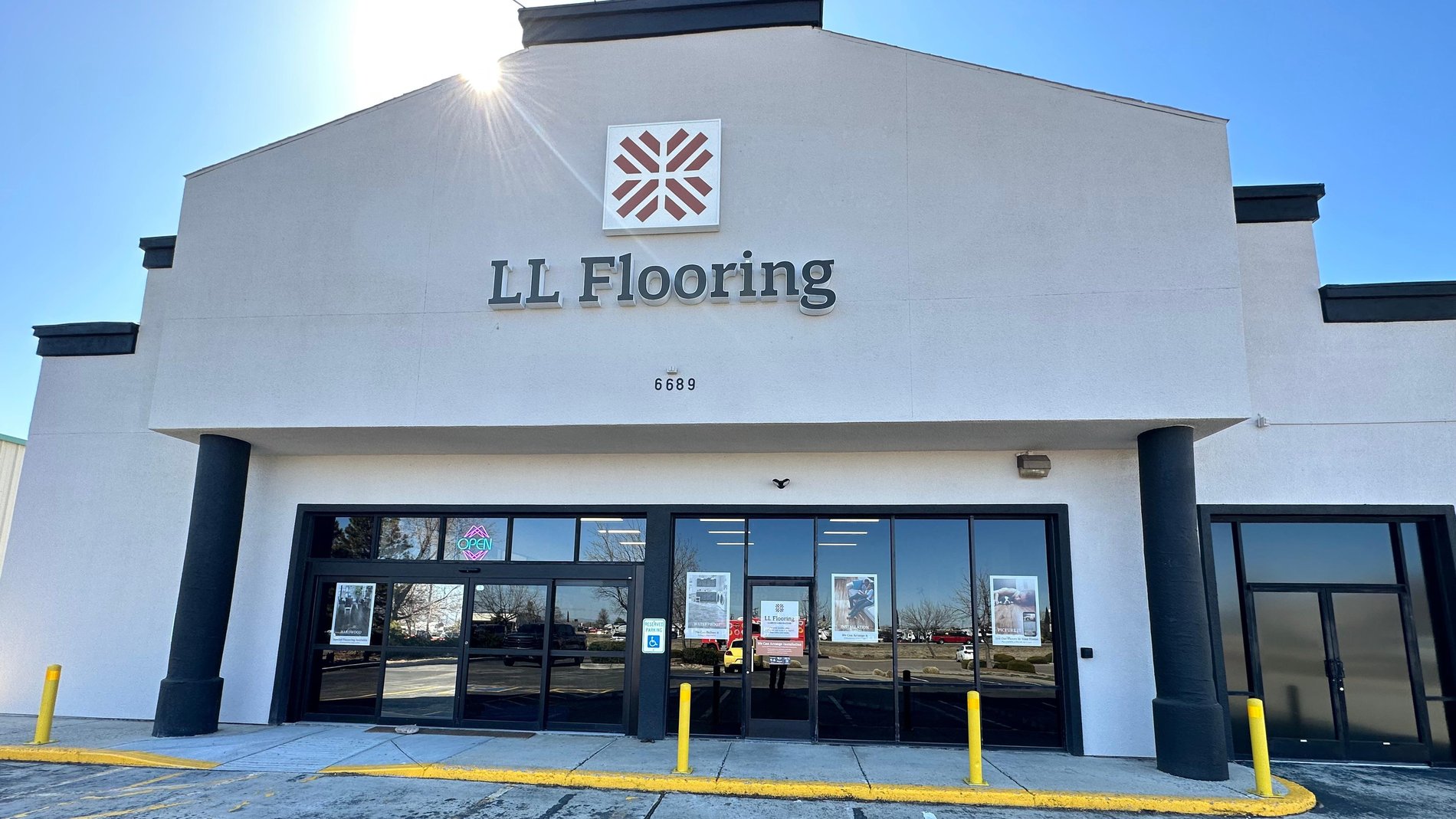 LL Flooring #1460 Prescott Valley | 6689 East 1st Street | Storefront