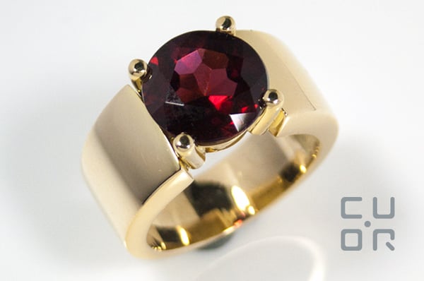 Ring Gelbgold mit Granat