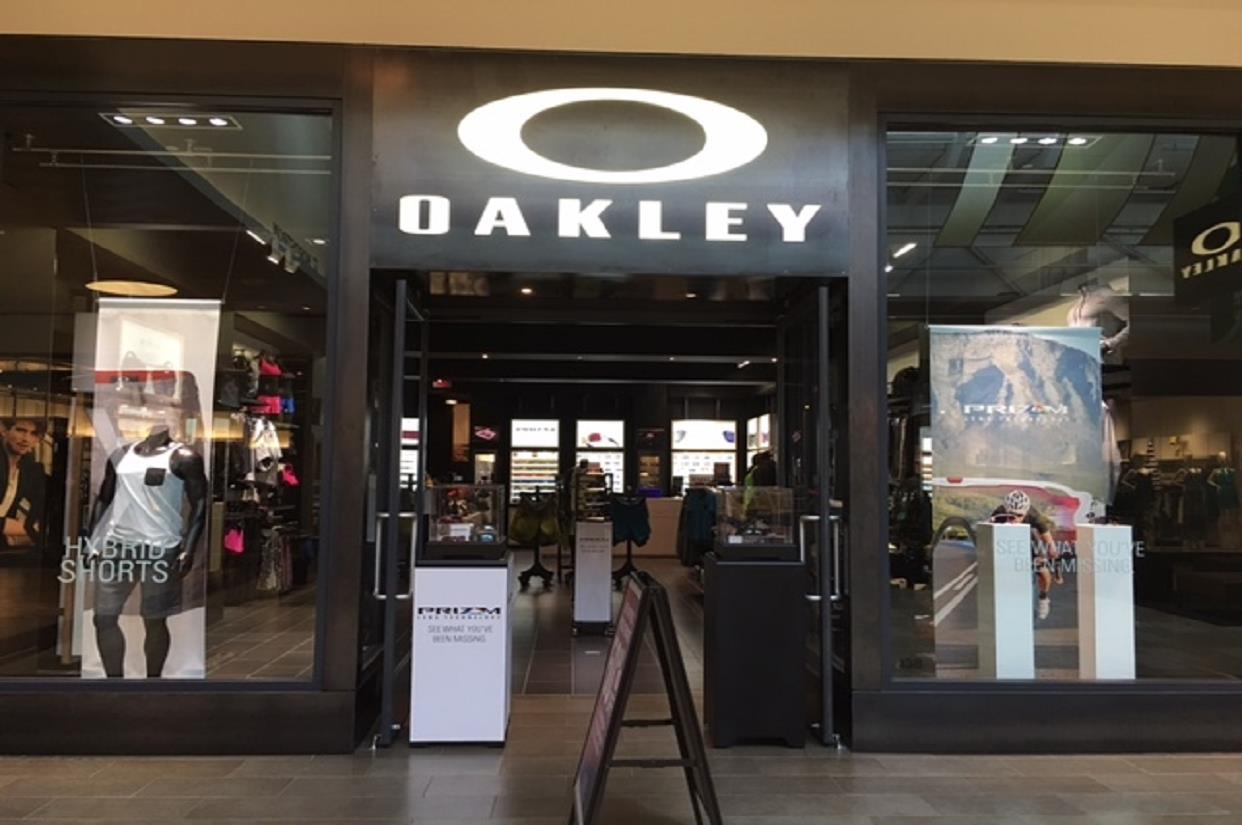 oakley store chicago