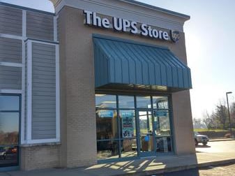 front of the ups store at 833 SW Lemans Ln