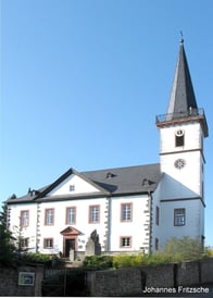 Die Bellersheimer Kirche wurde 1812 als reformierter Kirchenbau an Stelle der baufällig gewordenen Vorgängerkirche erbaut.
