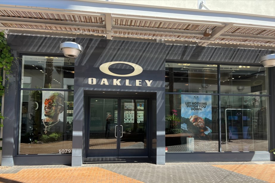 Oakley Store, 140 University Town Center Dr Sarasota, FL