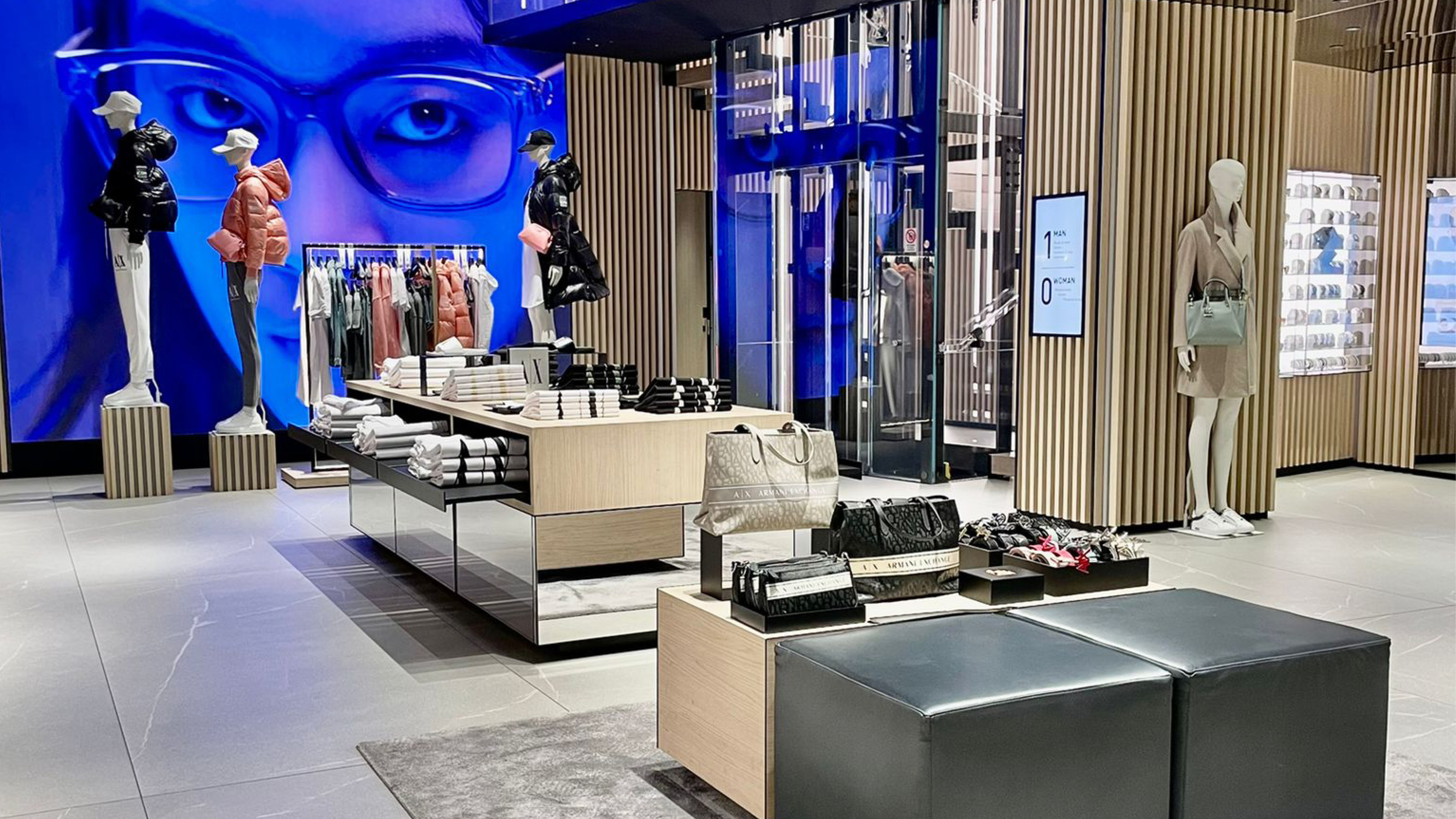 Negozio armani shop a milano