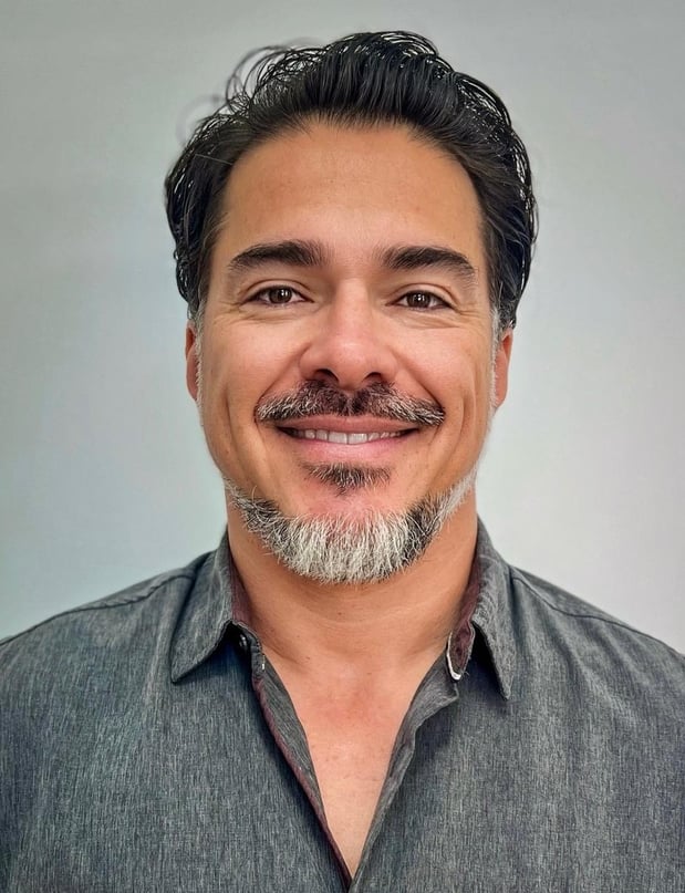 Design Consultant California Closets San Francisco Luciano Elias