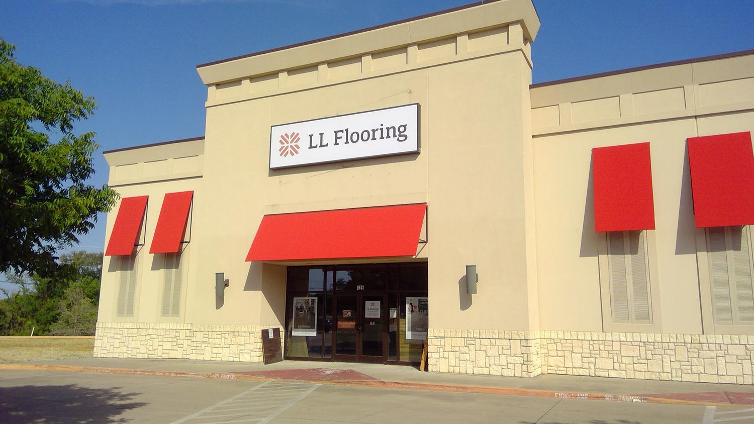 LL Flooring #1359 Fort Worth | 425 Sherry Lane | Storefront