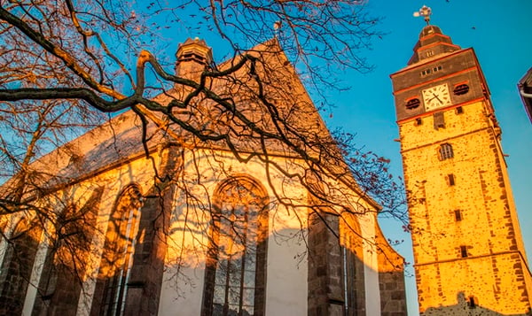 Die Marienstiftskirche ist eine spätgotische Hallenkirche mit vielen Besonderheiten:
- Barocke Kanzel, ursprünglich aus dem nahegelegenen Kloster Arnsburg.
- Fürstenstuhl und Chorgestühl
- Sehenswerte Grabdenkmäler aus dem Mittelalter und Fenster.
- Große Orgel
