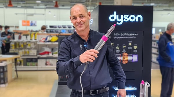 Fred, spécialiste aspirateur Dyson et dyson airwrap, Dyson coralle à Boulanger Toulon La Garde