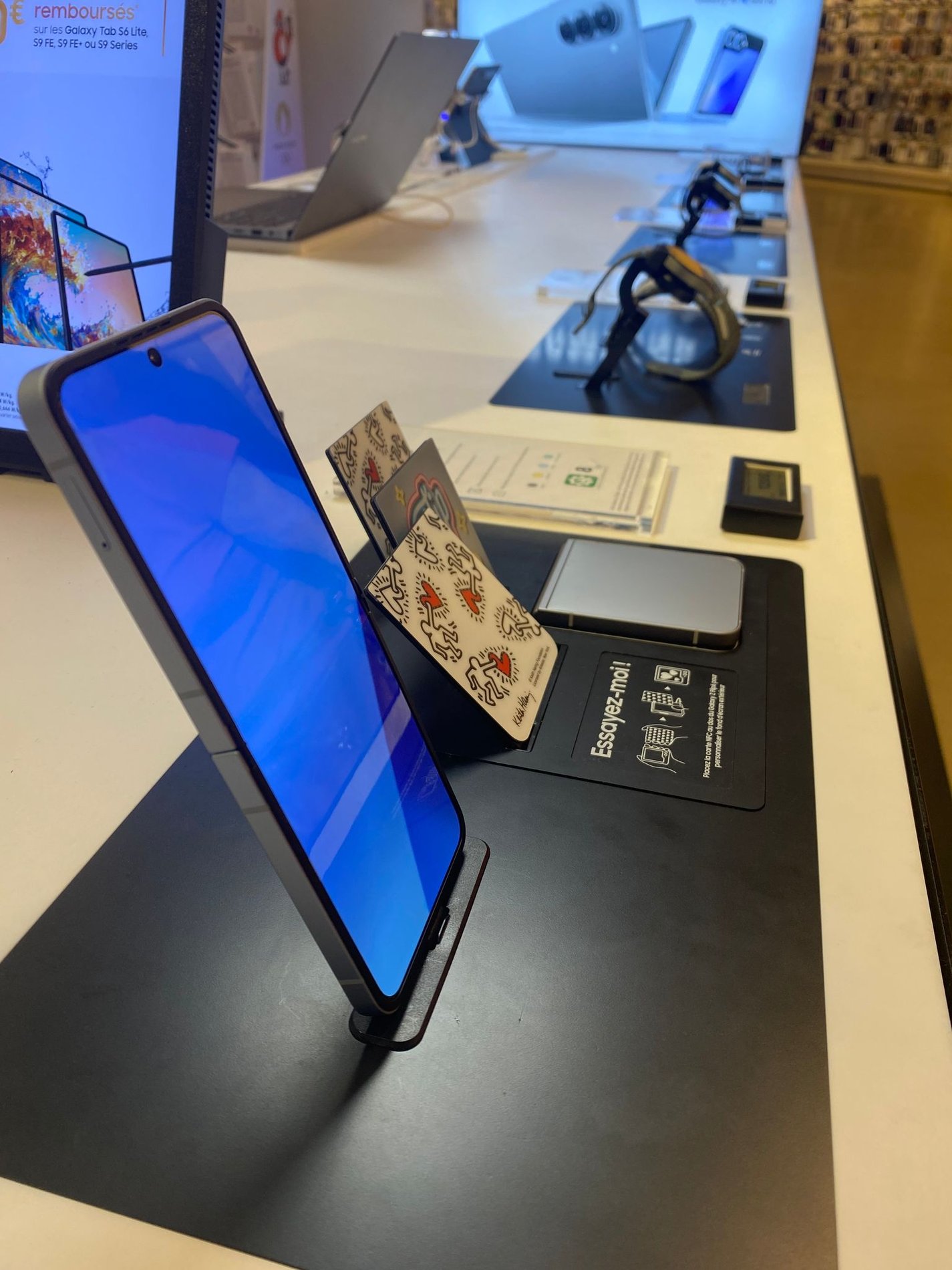 Espace SAMSUNG avec les smartphones S24, S23, S23FE au magasin Boulanger Lyon - Les Cordeliers