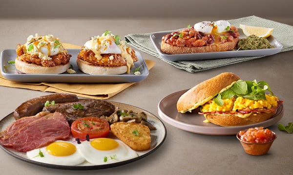 Takeaway breakfast and brunch meals including a Macon, Egg & Potato Fold, Peanut Butter & Blueberry Oats, Sticky Toffee Latte, and a Roasted Tomato & Basil Pesto Baguette from Mugg & Bean On-The-Move Kenilworth Centre.