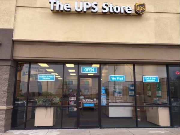 Facade of The UPS Store Waterloo