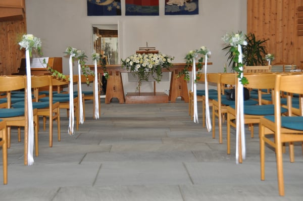 Hochzeitsdekoration_Kirchendekoration_Blumencafé_Café_Gartenbau_ZimmermannFlaach_