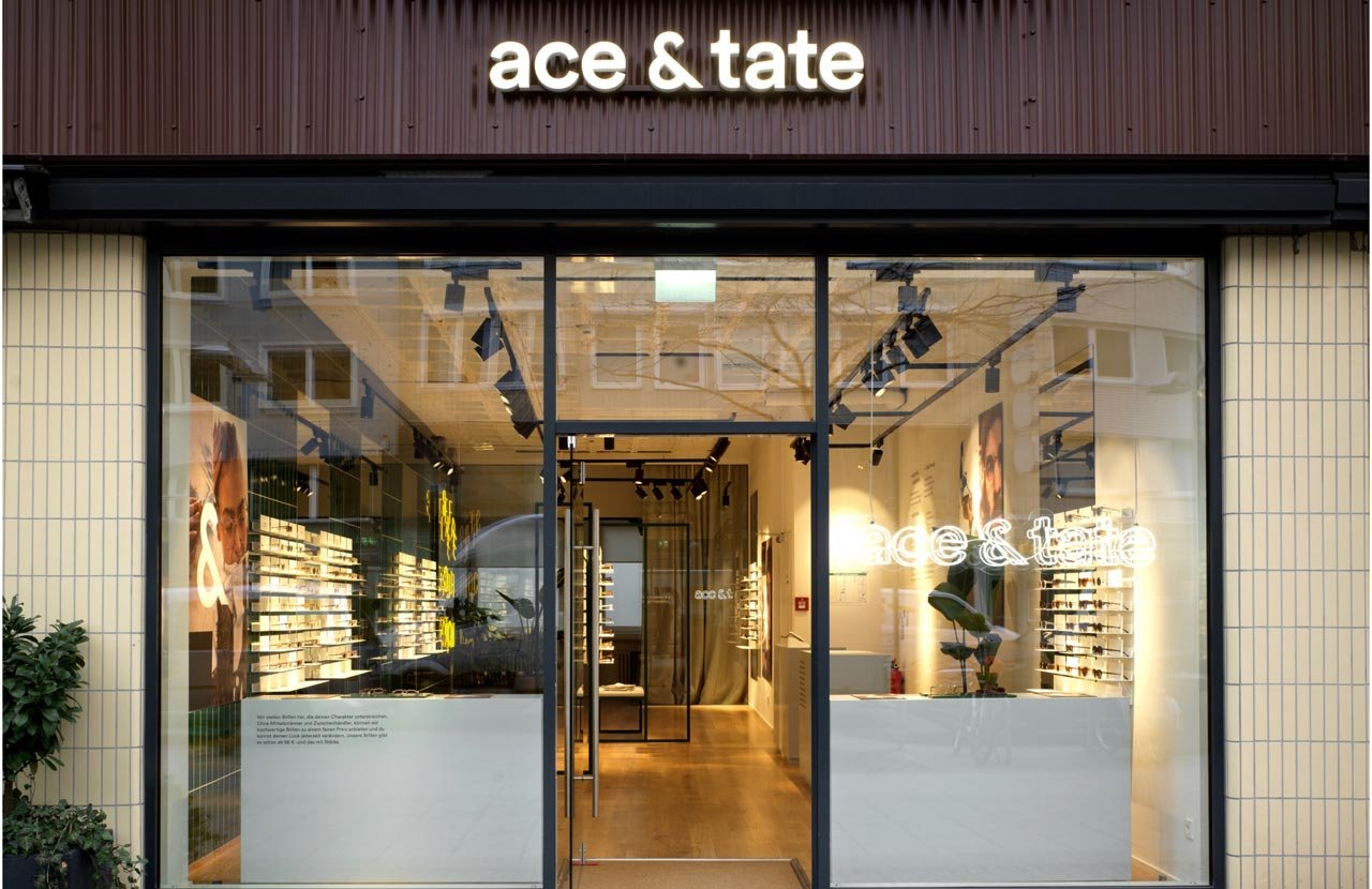 L’intérieur de la boutique Ace & Tate à Karmarschstraße