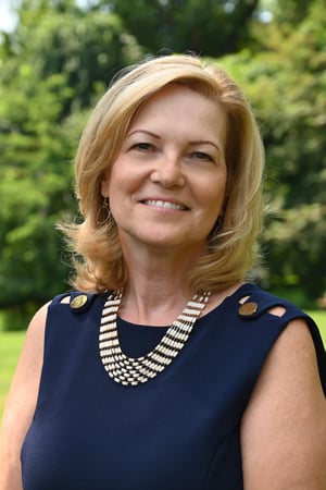 Photo of Lauren Saxton