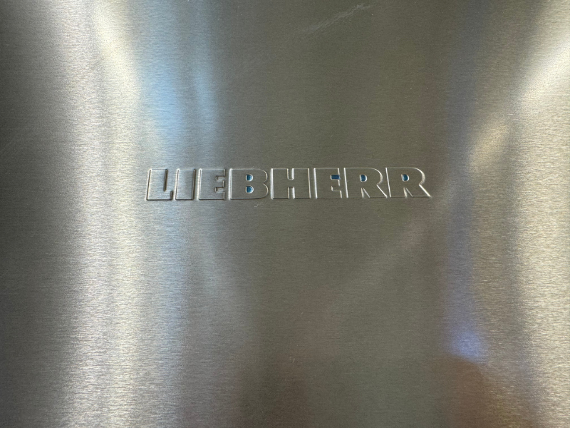 Les produits électroménagers de la marque Liebherr sont facilement identifiables avec leur logo représentant tel quel le nom de la marque. l