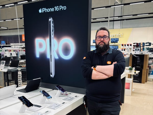 Romain vendeur multimédia au magasin Boulanger de Chalon sur Saône