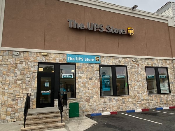 Fachada de The UPS Store Jersey City