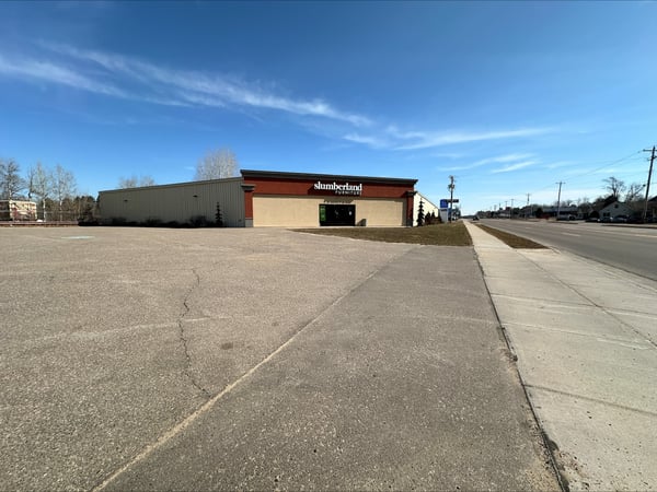 Rhinelander Slumberland Furniture parking lot