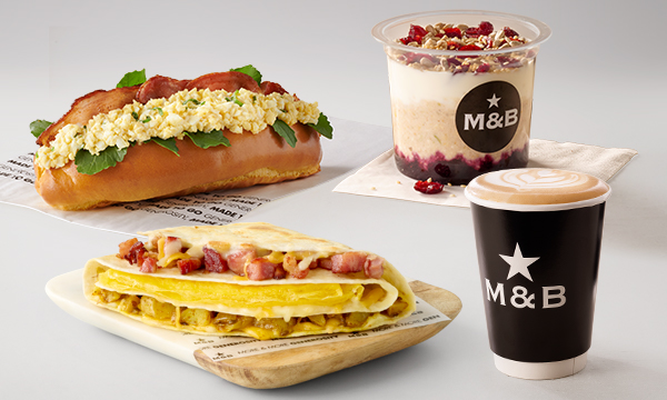 Takeaway breakfast and brunch meals including a Back Bacon & Egg Mayo Roll, Breakfast Fold, Oat Pot, and a takeout coffee from Mugg & Bean On-The-Move Total Fourie Street Ermelo OTM.