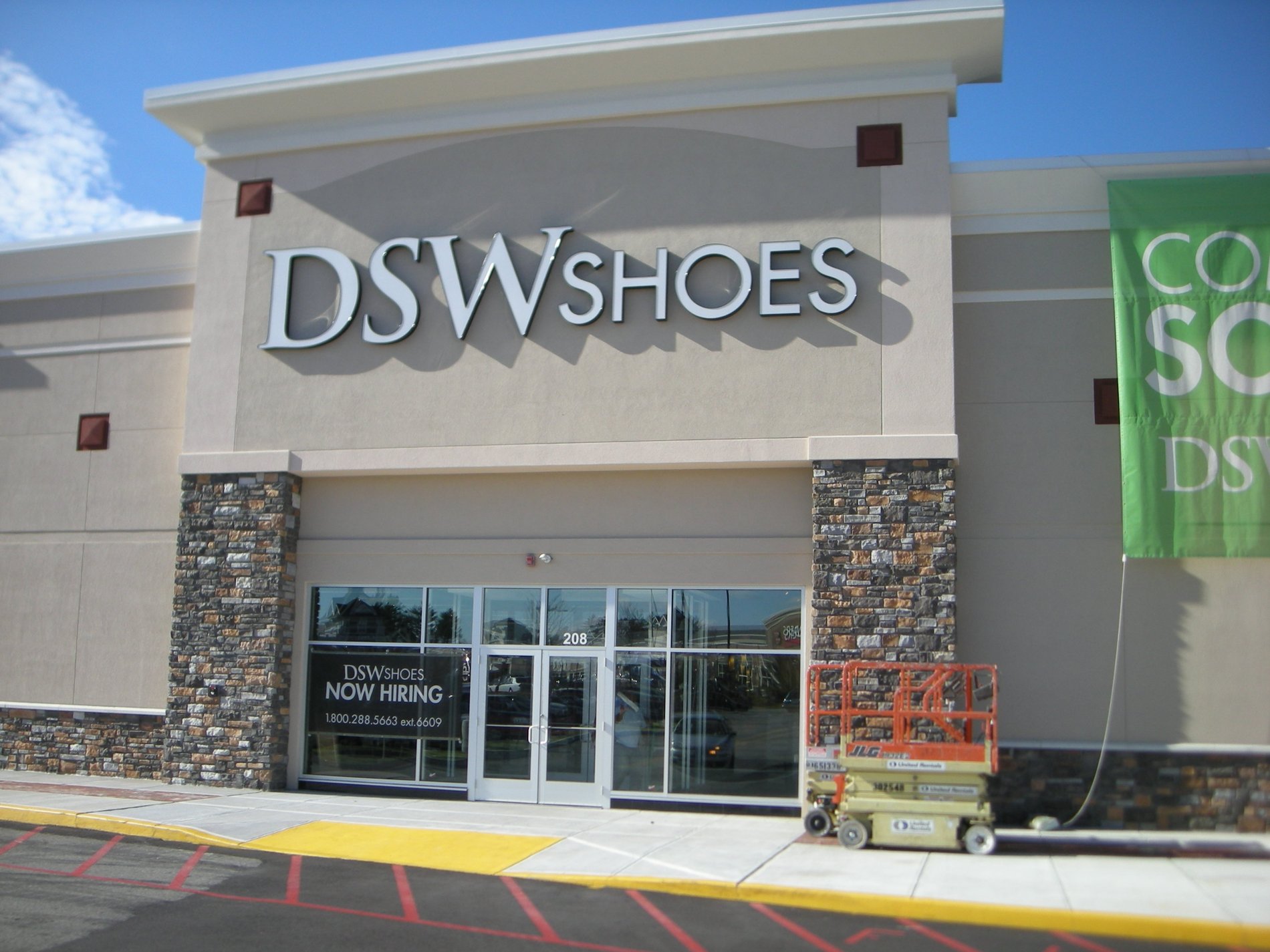 dsw mens warehouse