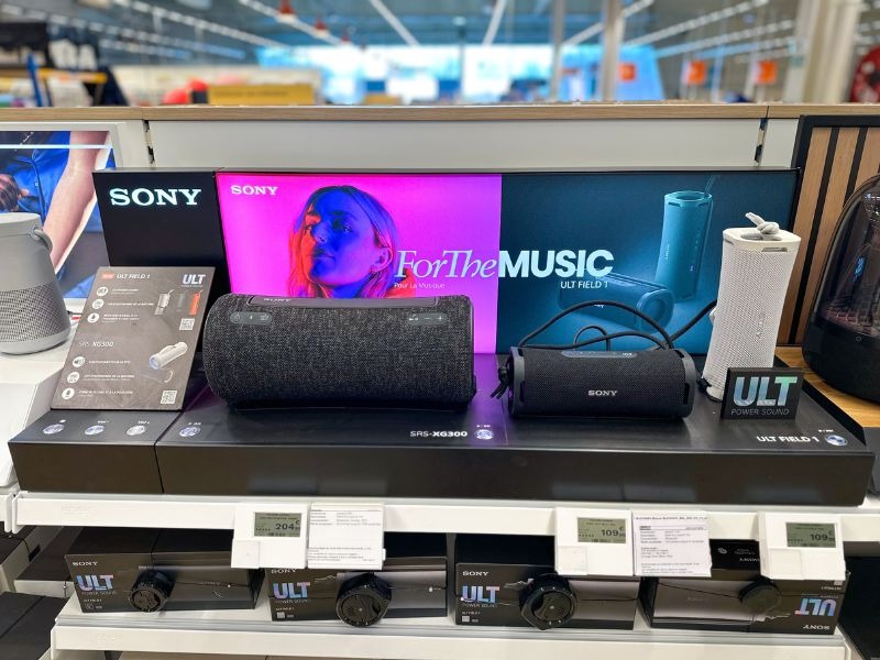 Si vous recherchez des enceintes portables connectables en bluetooth, nous vous proposons la gamme de Sony, avec leurs enceintes "for the music". Divers modèles avec divers puissance pour s'adapter à votre utilisation et pièces de votre domicile.