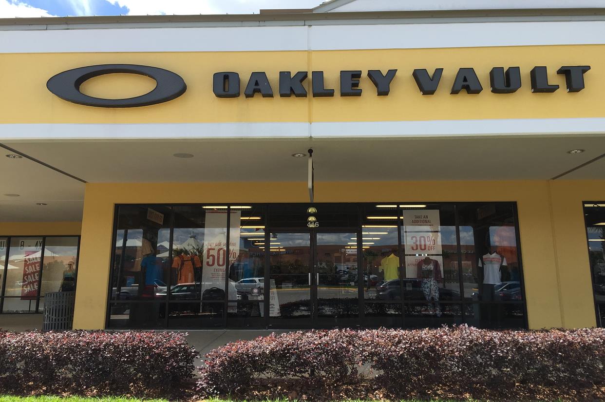 oakley store tanger outlet