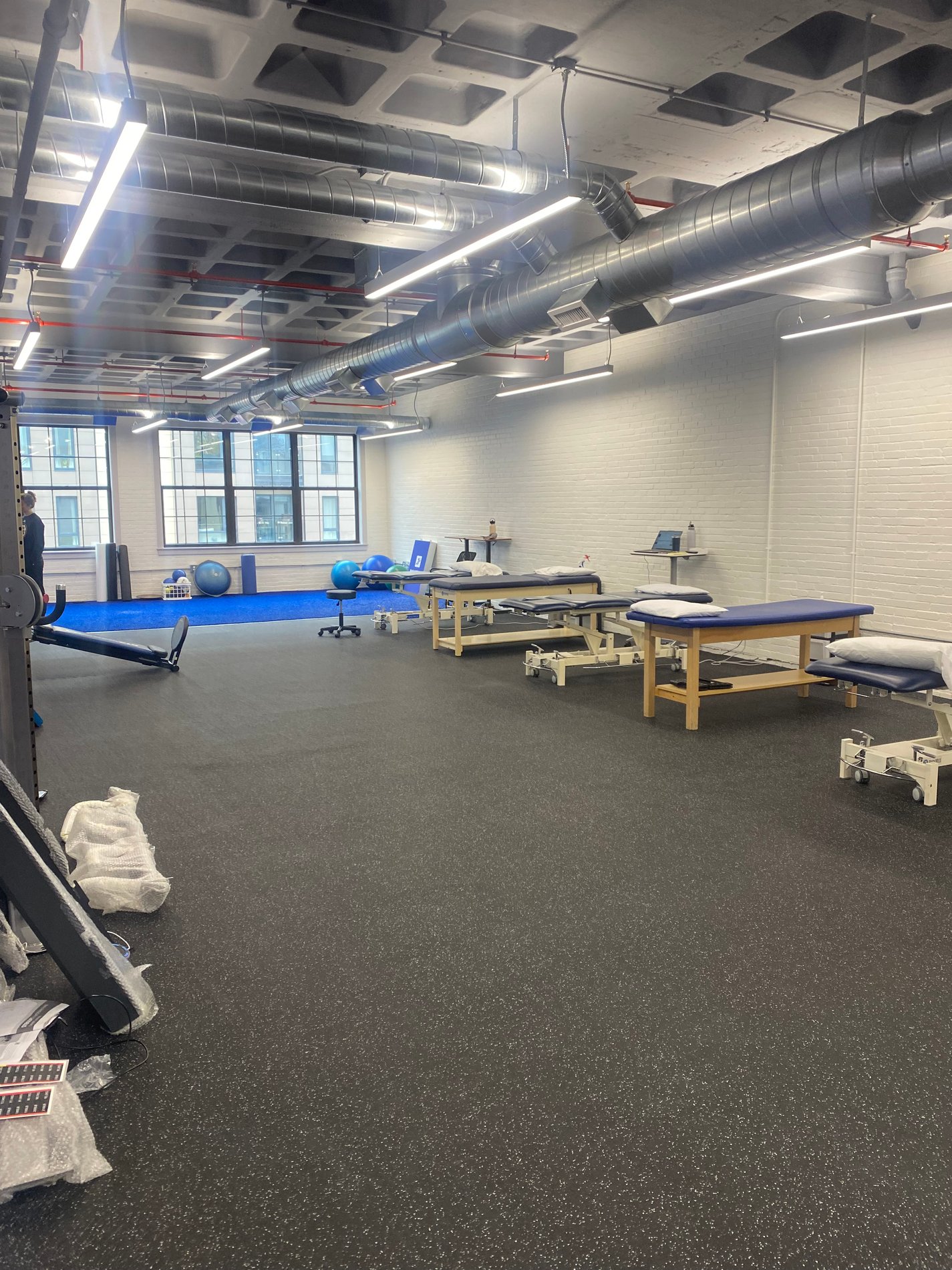 MA-SouthBoston-BSPT
patient care area with PT tables/