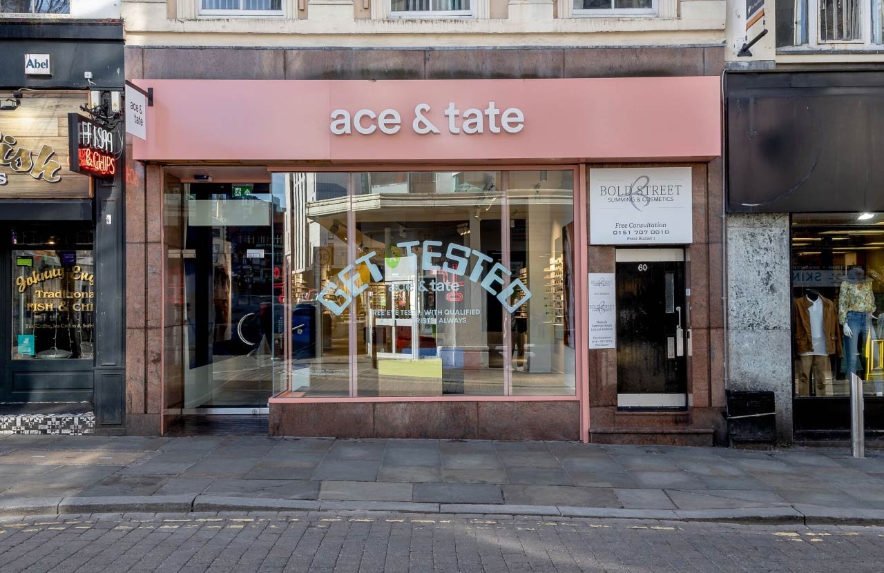 L’intérieur de la boutique Ace & Tate à Bold Street