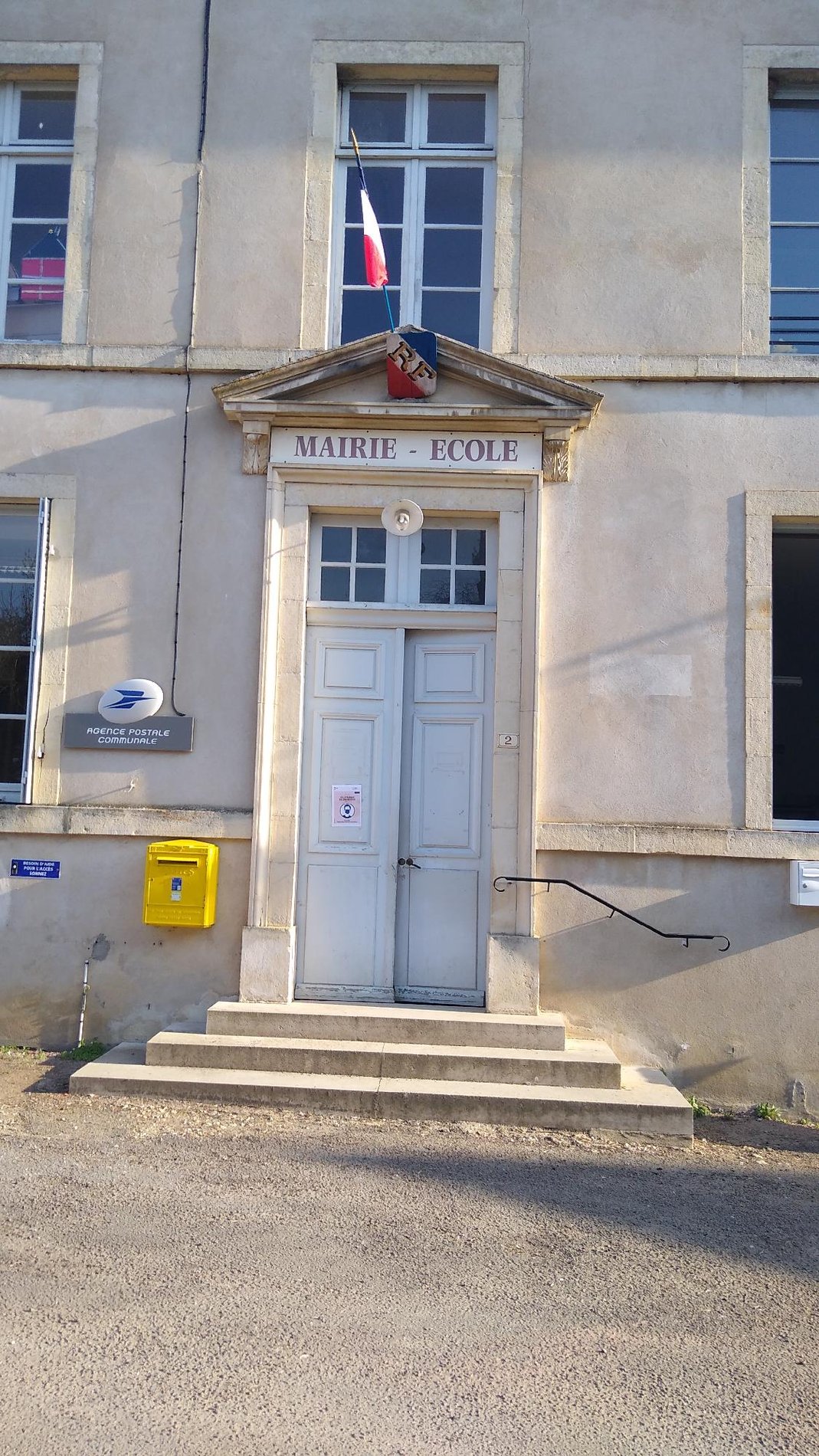 la-poste-agence-communale-moutiers-st-jean-mairie-21500-la-poste