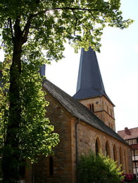 Gottesdienste: 
- Sonntag 10.00 Uhr
- Sonntag 11.30 Uhr Kindergottesdienst
