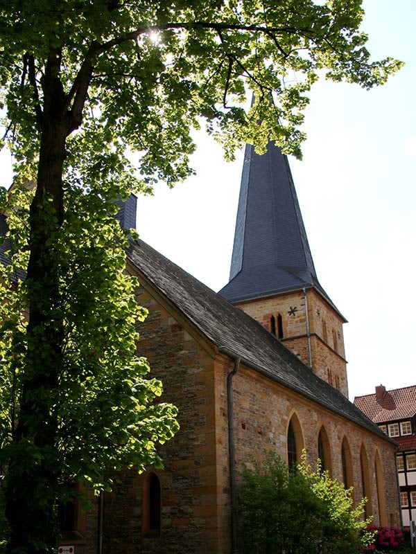 Gottesdienste: 
- Sonntag 10.00 Uhr
- Sonntag 11.30 Uhr Kindergottesdienst