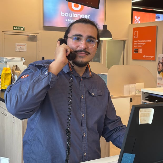 Samuel fait parti de la Team Boulanger Bourg-en-Bresse depuis Novembre 2025 !
C'est un conseiller polyvalent et toujours disponible, il fait tout pour faire vivre une expérience unique à son client lors de son achat ou après son achat, que ce soit à l’encaissement, au financement ou au SAV !