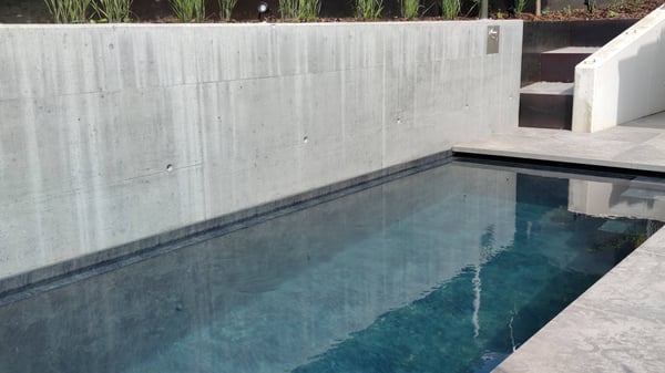 swimmingpool modern mit betonbecken