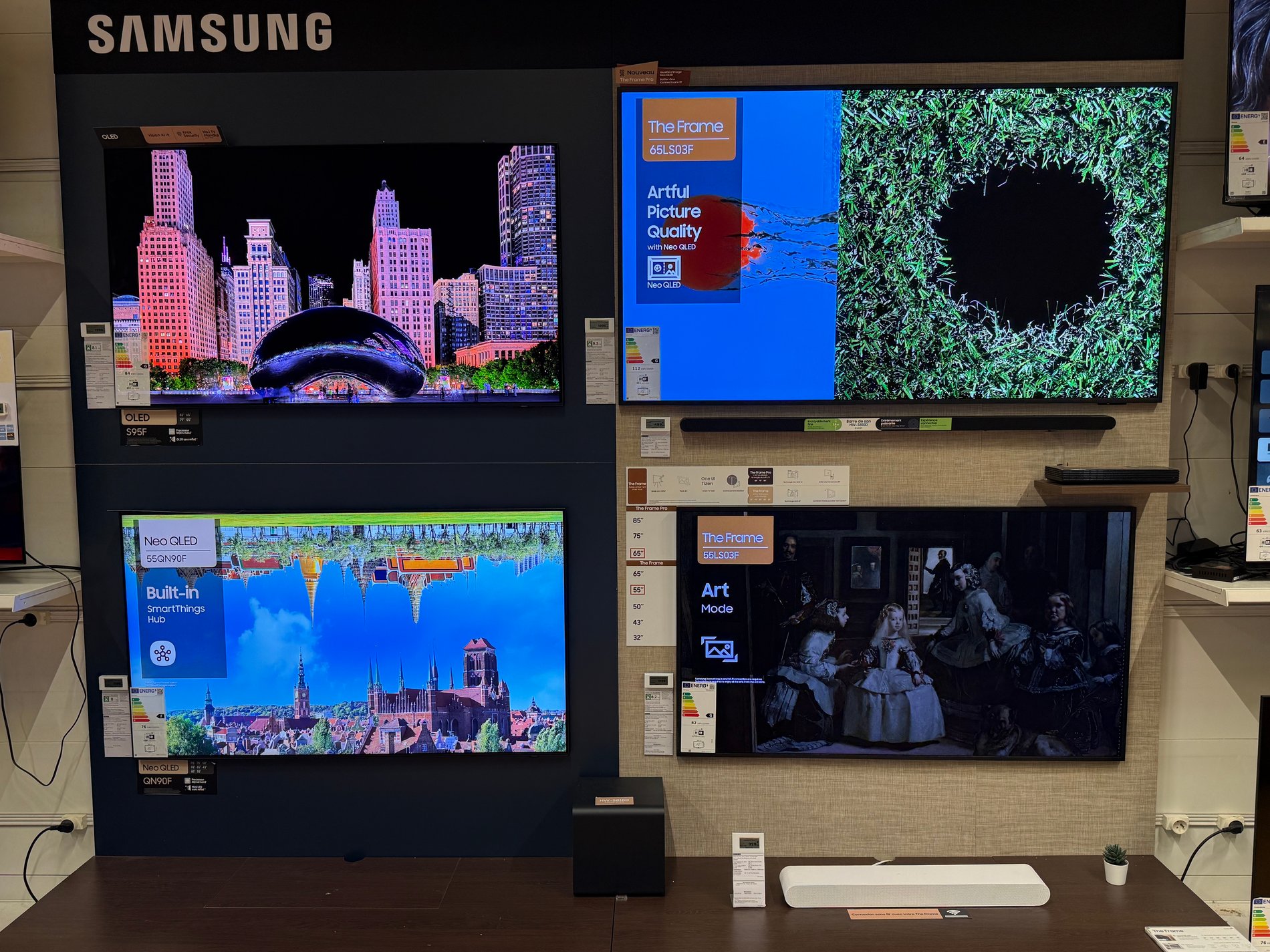 Samsung The Frame 2025 : TV QLED 4K haut de gamme, design cadre photo, Art Mode pour exposer vos œuvres, son immersif et cadre personnalisable. Choisissez votre Samsung The Frame et transformez votre espace en galerie, disponible à Boulanger Dijon Quetigny