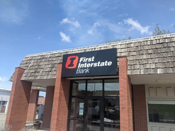 Exterior image of First Interstate Bank in Carlisle, IA.