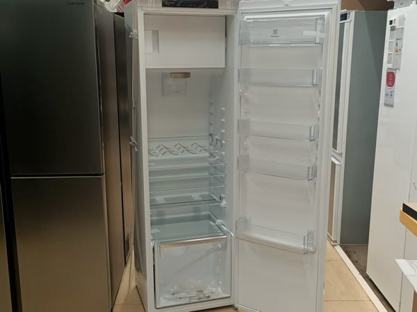 Réfrigérateur Intégrable 1 porte ELECTROLUX , garantie 2 ans , visible dans votre magasin Boulanger de Saint Nazaire-Trignac.